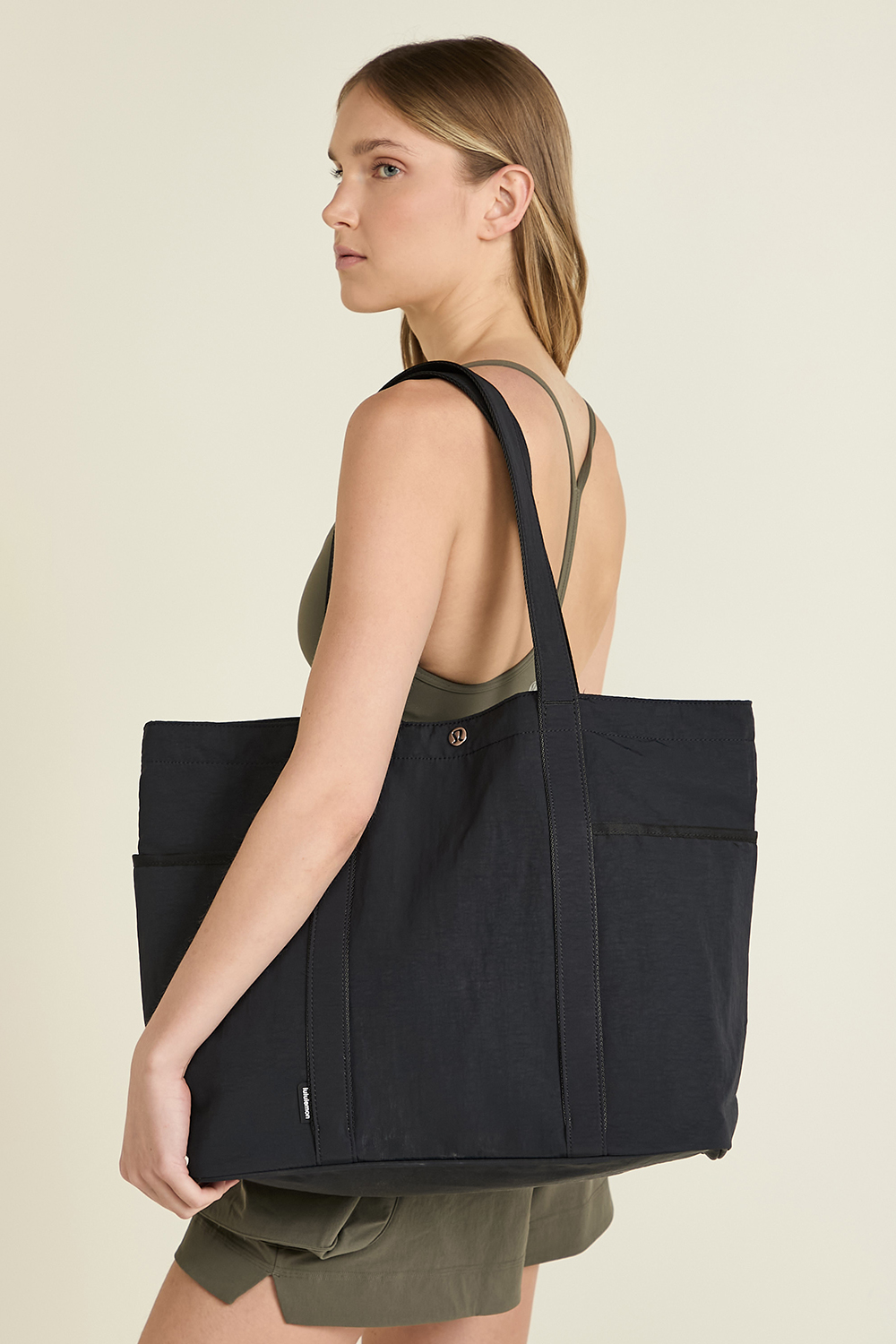 תמונת כל הלוק של Daily Multi-Pocket Tote Bag